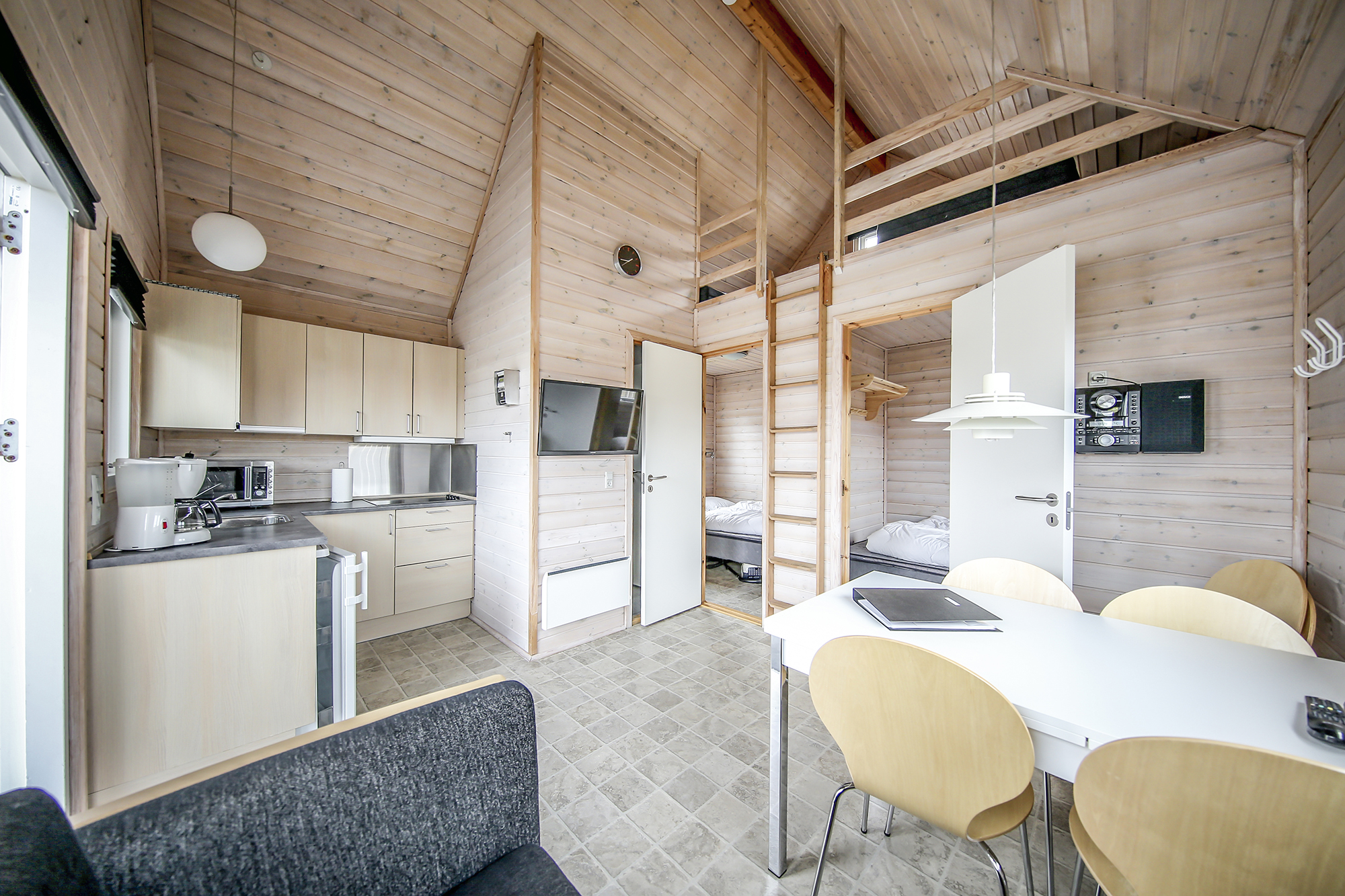 Huts AS5I1534 2 Web