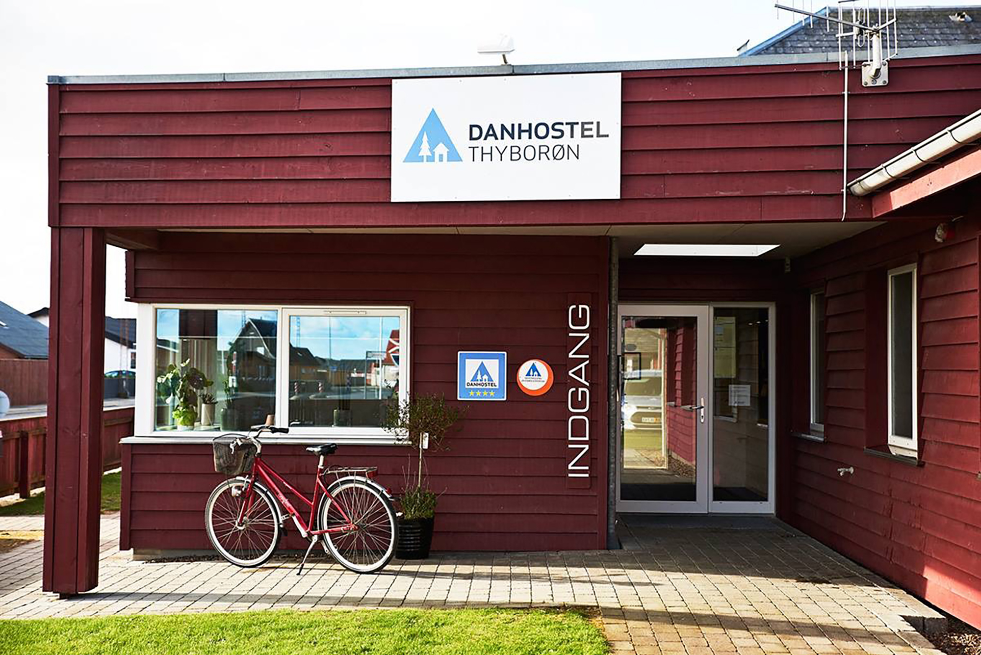 Danhostel Facade Web