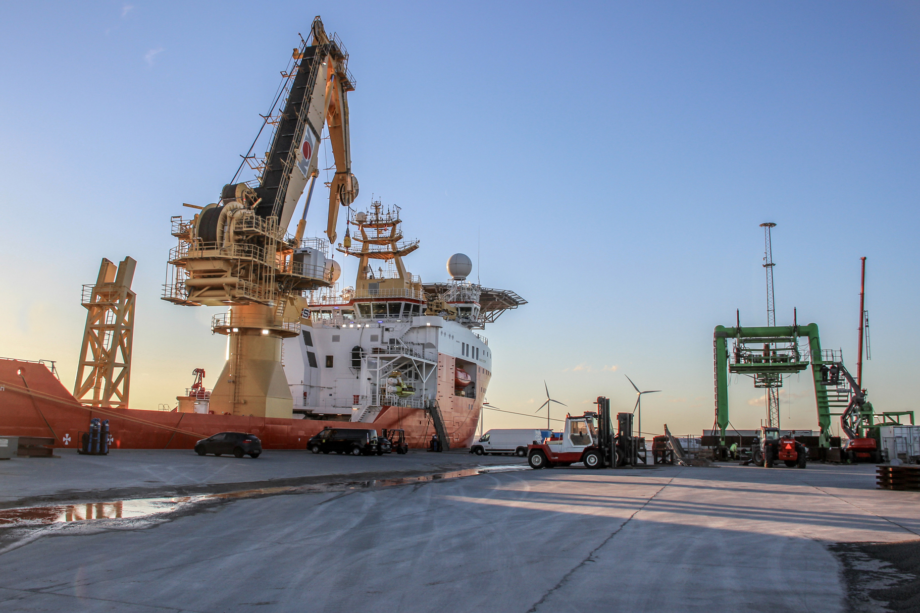 Offshore Mobilisation 4261 Cropped