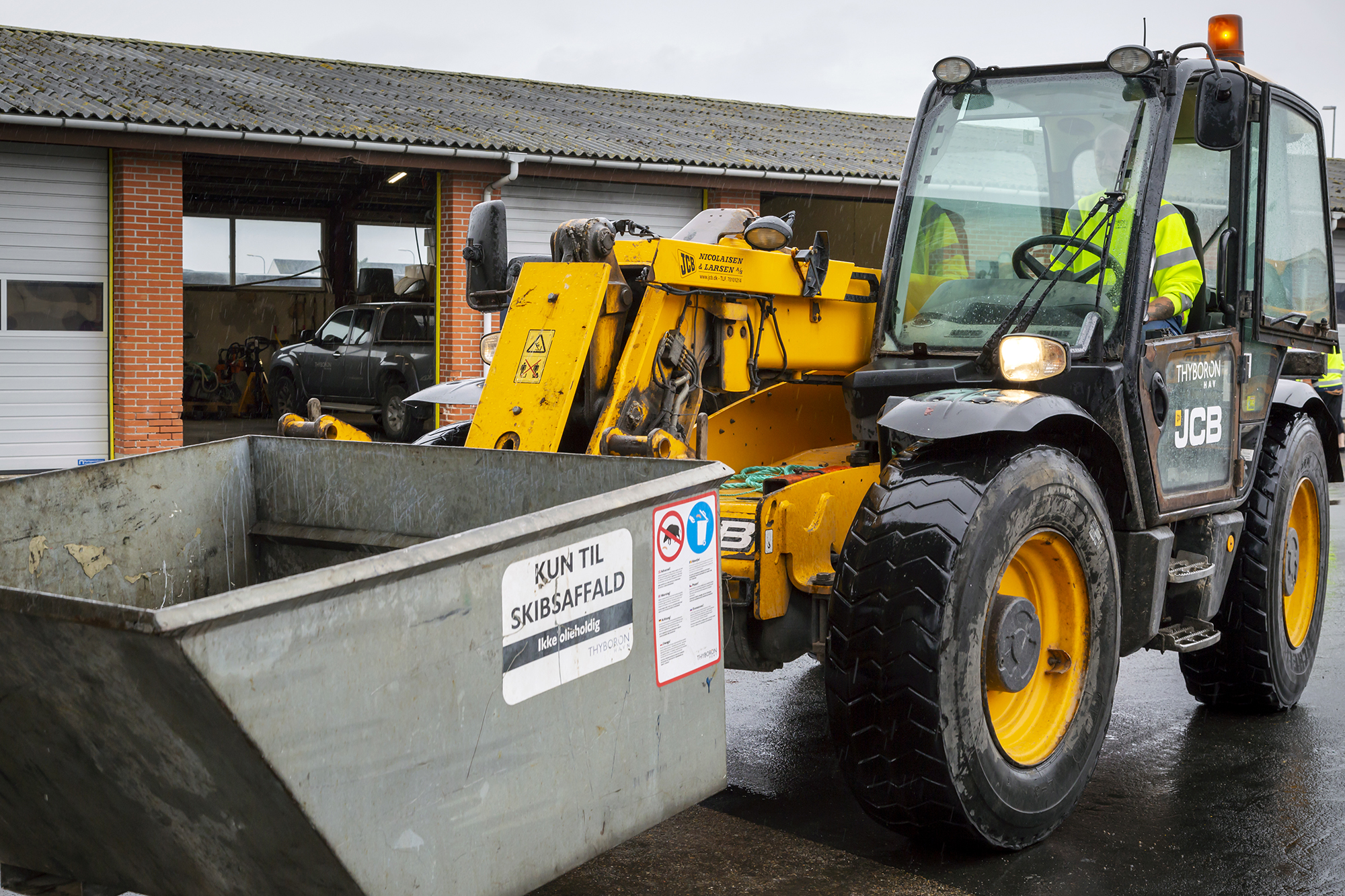 Waste Handling 15A0963 Web
