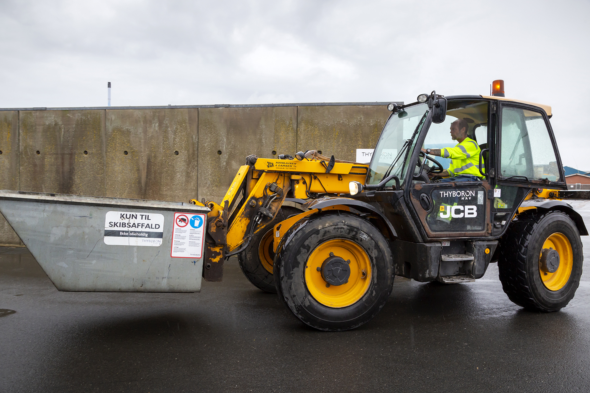 Waste Handling 15A0996 Web