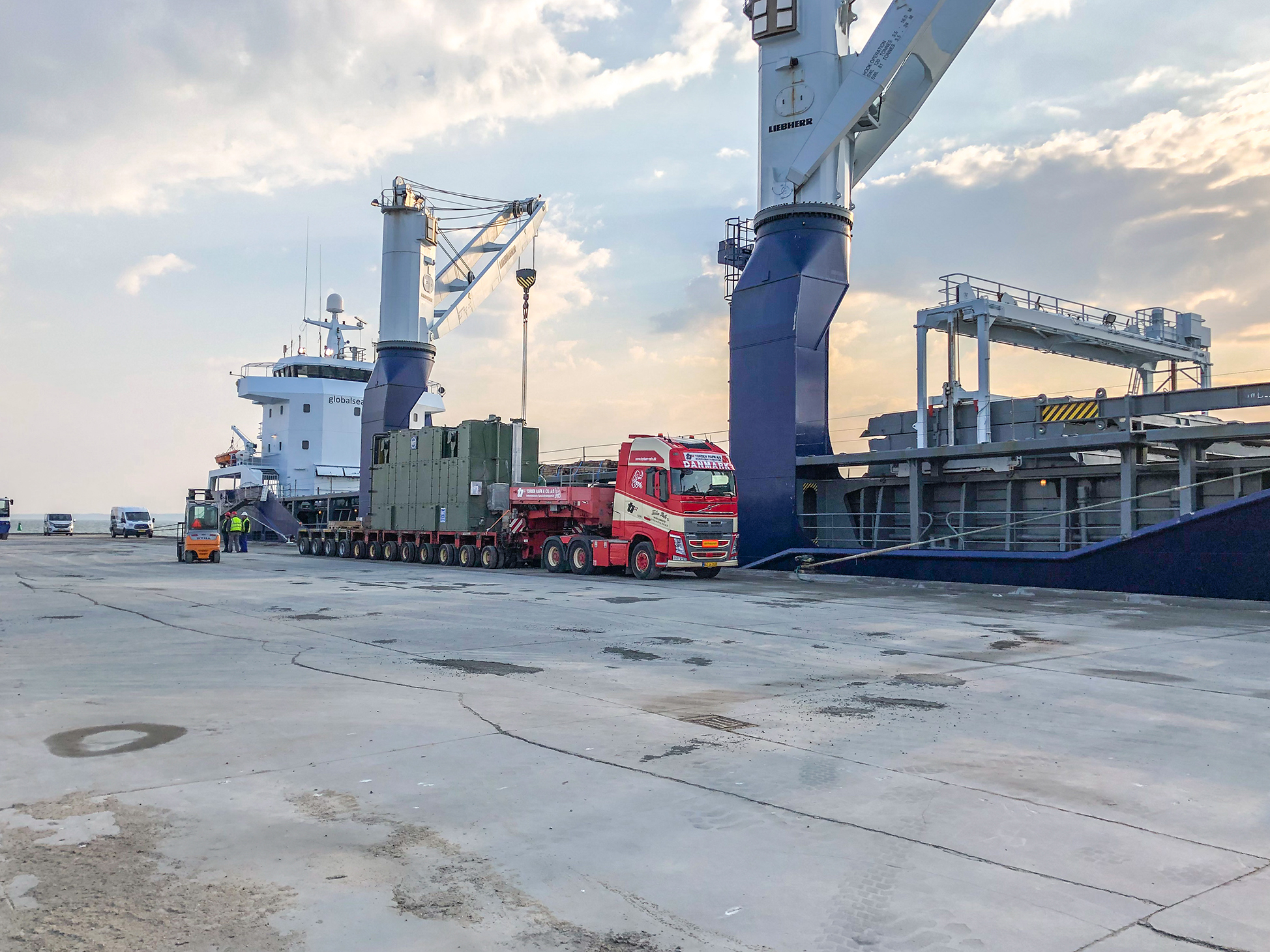 Cargo Transformer 0685 2 Web