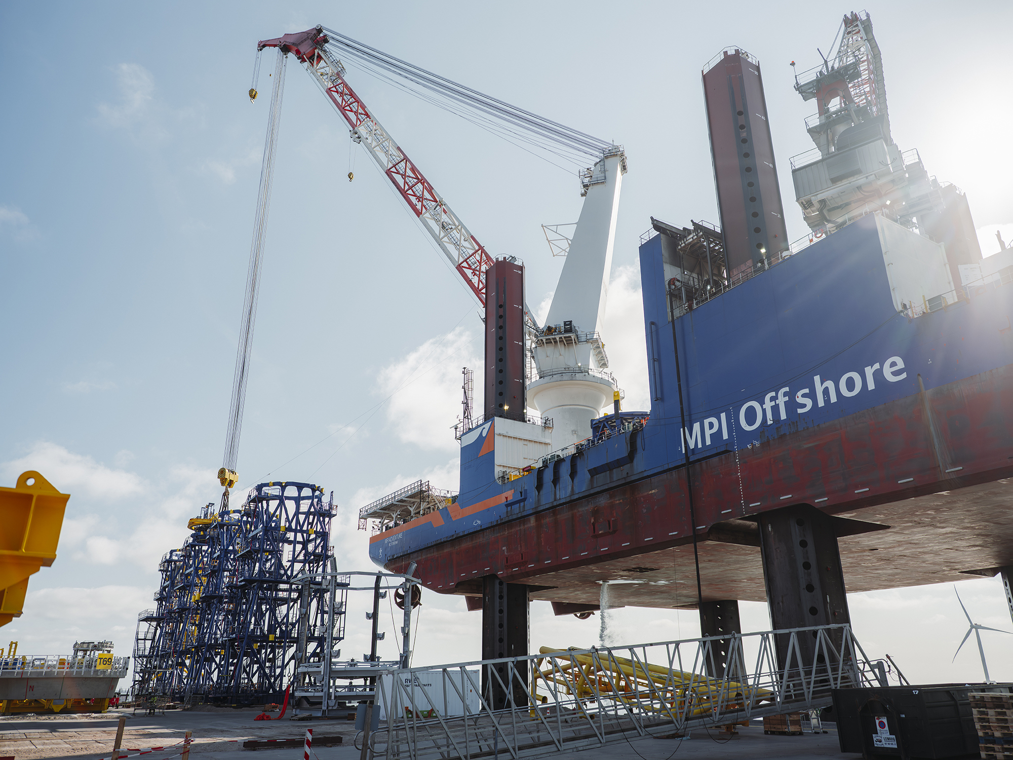 Load Out Thor GFX2131 Web