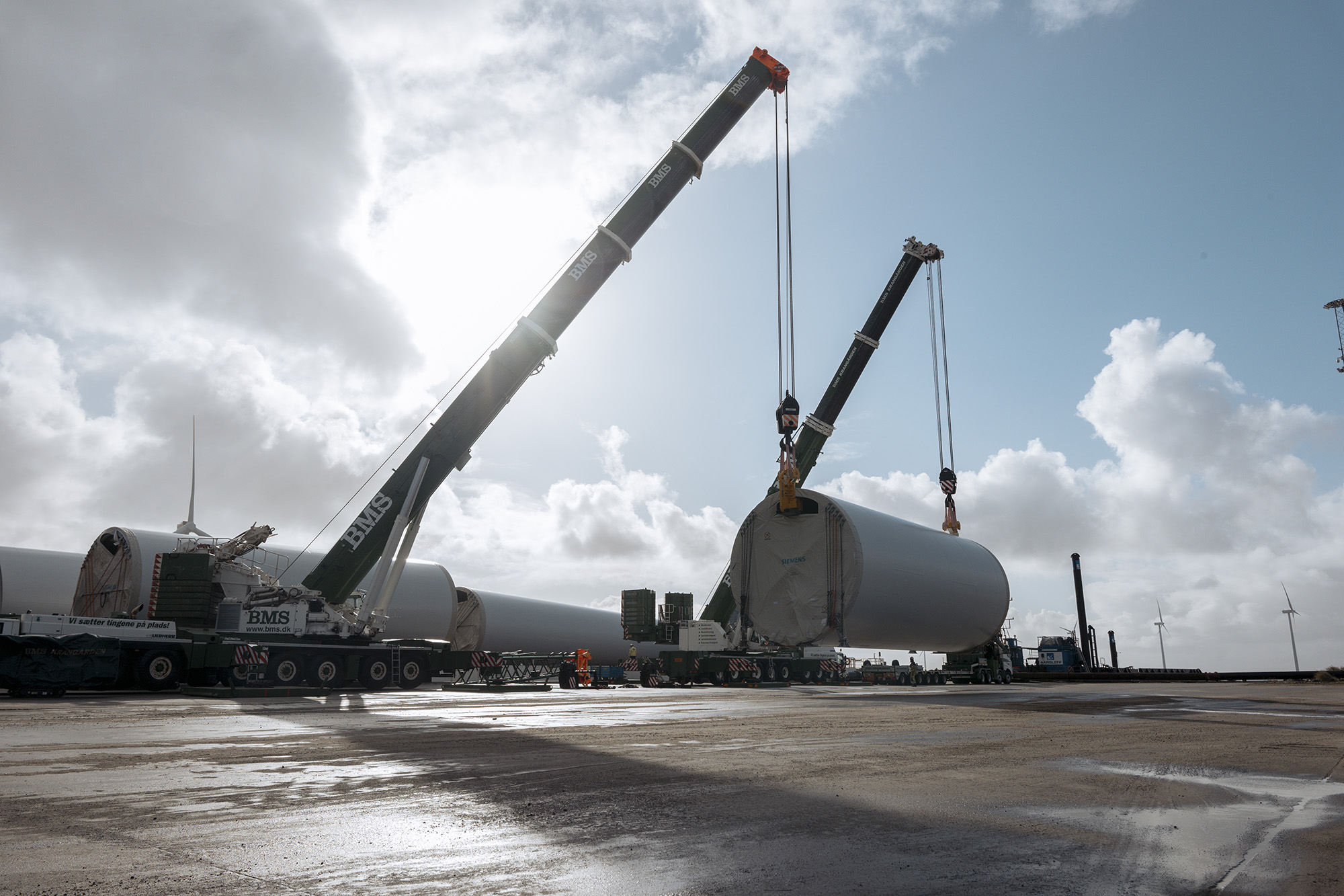 Wind Turbine Discharging L1260950 Web